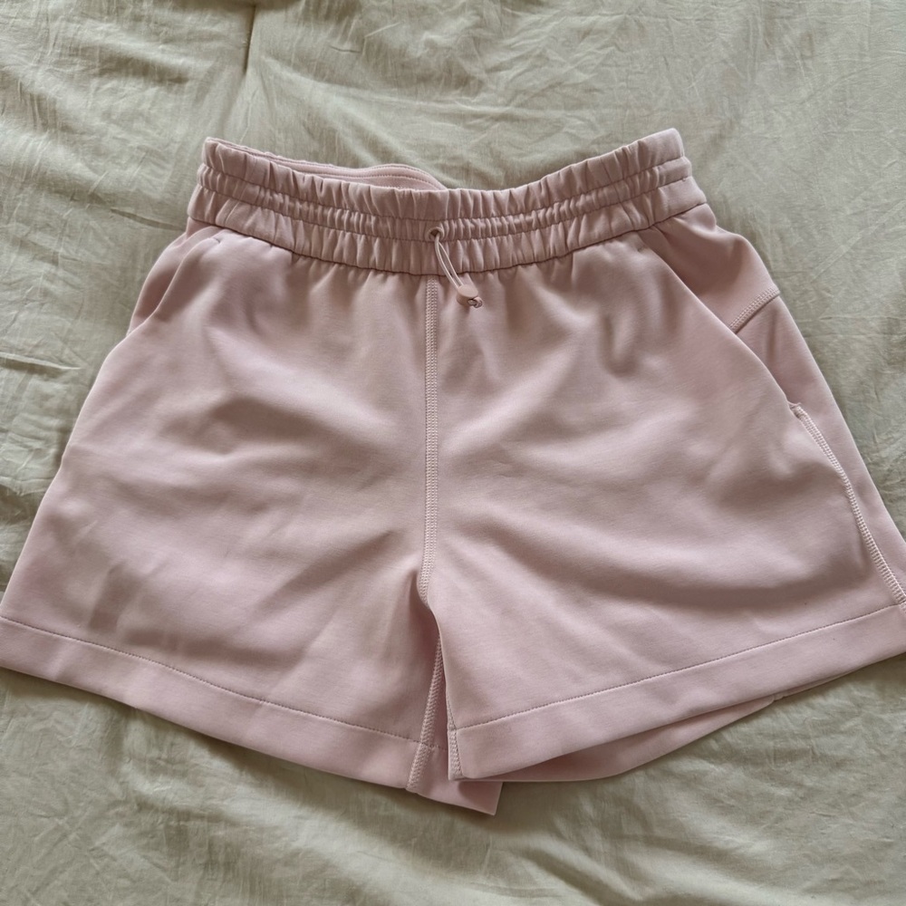 Lululemon Softstreme High Rise Short 4” Pink Size 4